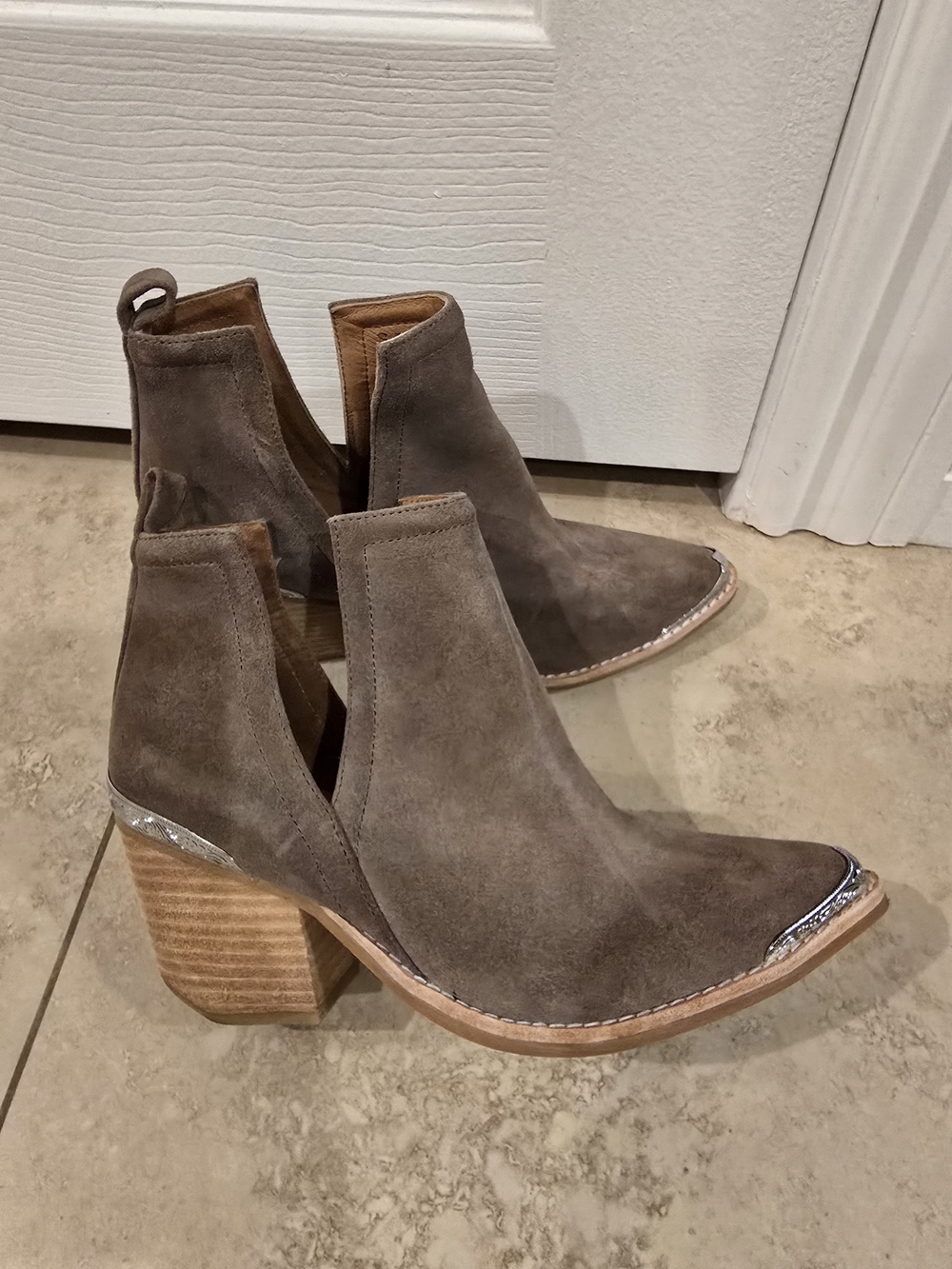Jeffrey Campbell Cromwell Suede Ankle Booties In Taupe Sz. 7.5